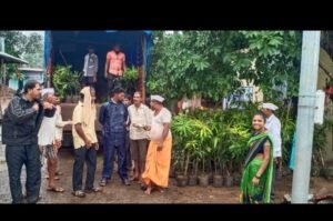 गावात मुख्यमंत्री योजना अंतर्गत शेतकऱ्यांना वृक्ष वाटप , वृक्ष जगवण्यासाठी वाटप करण्यात आले व शासकीय इमारती परिसरात अभियान कालावधीत लागवड करण्यात आली .